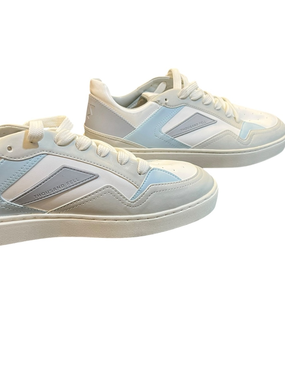 NWOT Thousand Fell Court sneakers